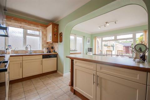 2 bedroom bungalow for sale, Sherborne Road, Old Springfield, Chelmsford