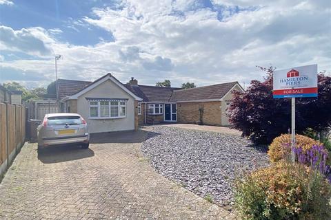 2 bedroom bungalow for sale, Sherborne Road, Old Springfield, Chelmsford