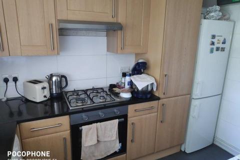 4 bedroom house share to rent, Foster Street, London NW4