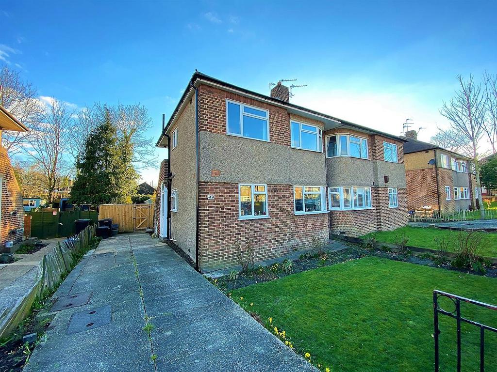 Shepperton Road, Petts Wood 2 bed flat to rent £1,550 pcm (£358 pw)
