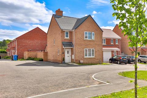 3 bedroom detached house for sale, Painter Close, Hadleigh