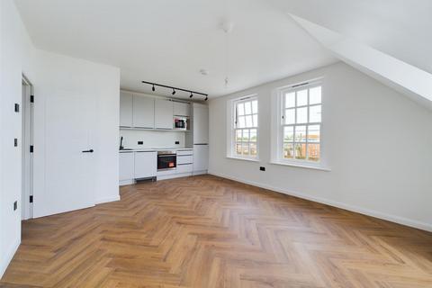 1 bedroom apartment to rent, High street, crawley RH10