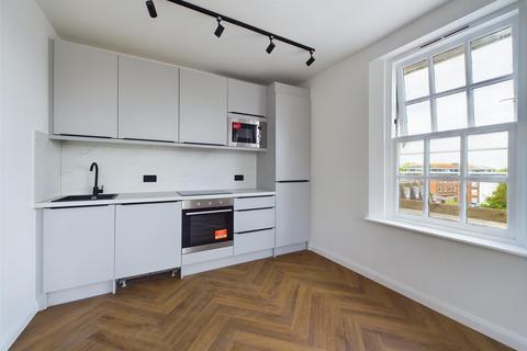 1 bedroom apartment to rent, High street, crawley RH10