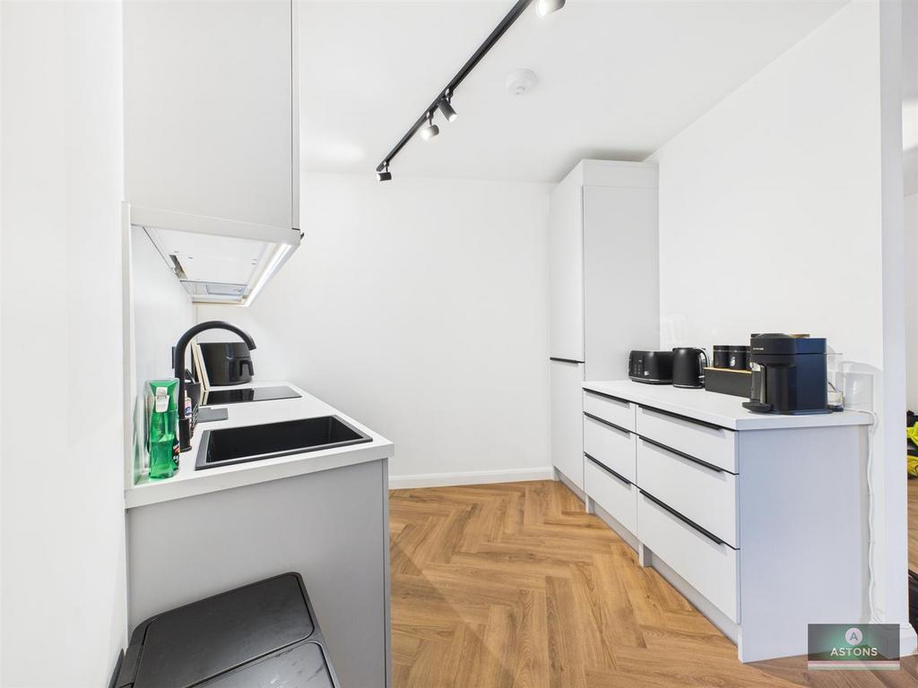 CAM04622 G0-PR0128-STILL005.jpg