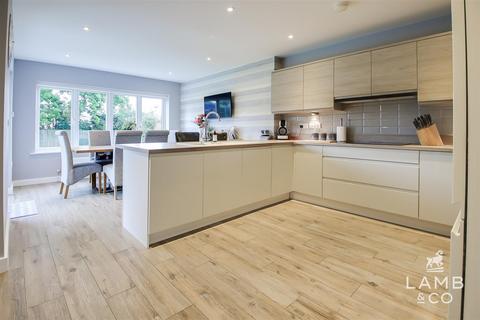 21 Abrey Close, Great Bentley, Colchester, CO7 8FA