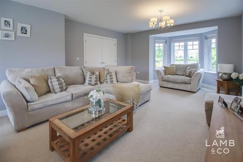 21 Abrey Close, Great Bentley, Colchester, CO7 8FA