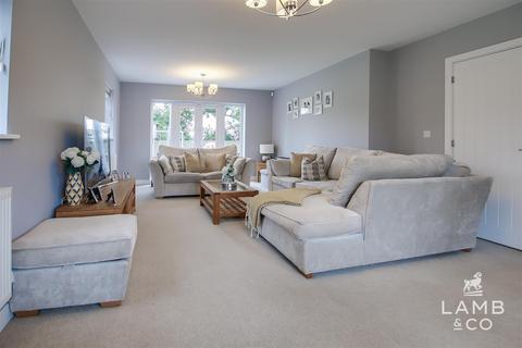 21 Abrey Close, Great Bentley, Colchester, CO7 8FA