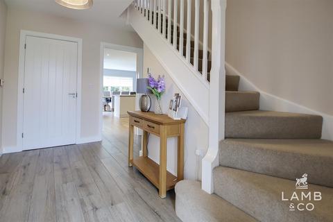 21 Abrey Close, Great Bentley, Colchester, CO7 8FA