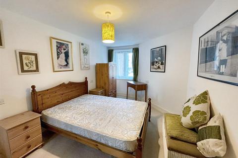 1 bedroom retirement property for sale, Jevington Gardens, Eastbourne