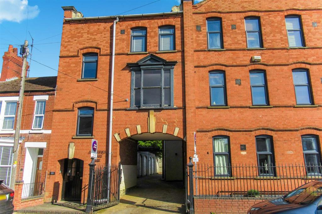 York Road, Rushden NN10 2 bed apartment £925 pcm (£213 pw)