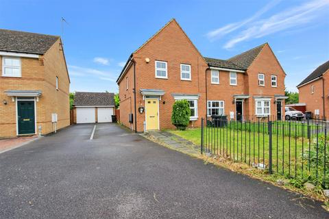 3 bedroom semi-detached house for sale, Sunningdale Drive, Rushden NN10