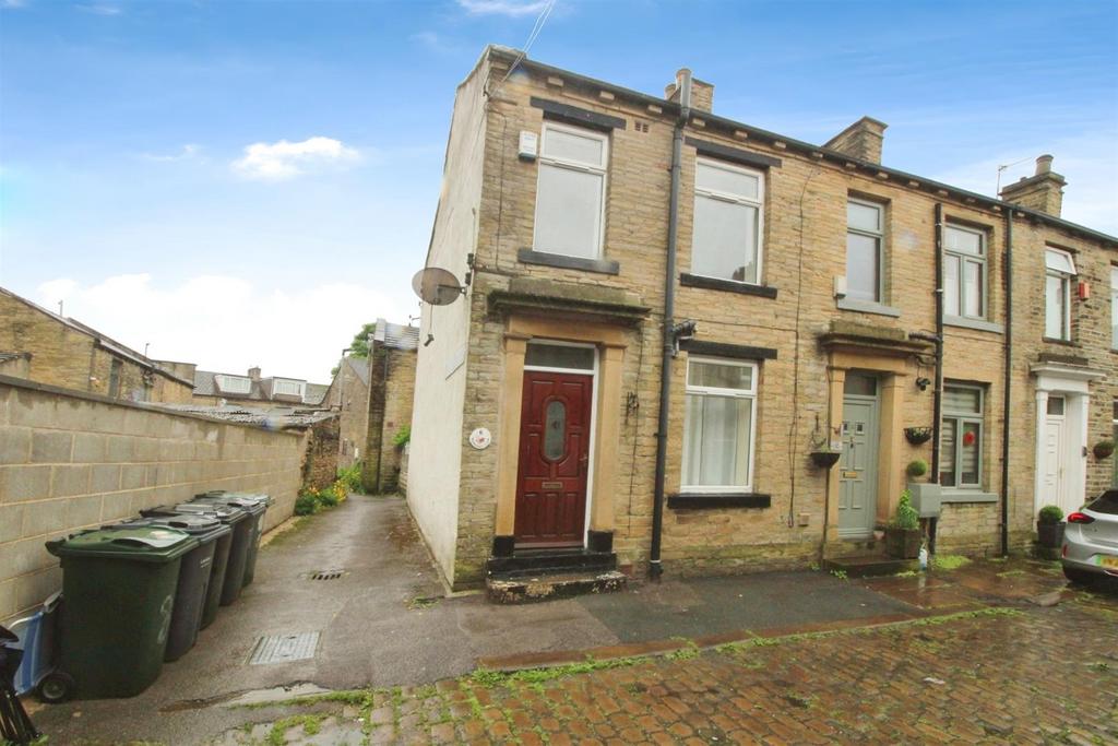 Summerset Place, Bradford BD2 3 bed end of terrace house for sale £90,000