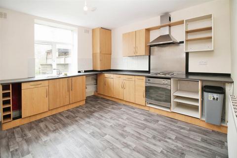 6 Summerset Place, Bradford, BD2 3AD