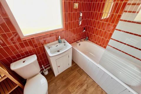 2 bedroom chalet for sale, Edward Road, Winterton-On-Sea