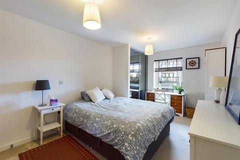 2 bedroom apartment to rent, West Green Drive, Crawley. RH11 7QL