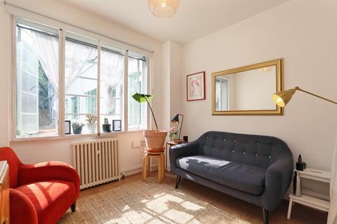 Studio for sale, Taymount Rise, London