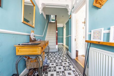 84 Valkyrie Road, Westcliff-on-sea, SS0 8AP