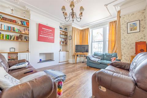 84 Valkyrie Road, Westcliff-on-sea, SS0 8AP