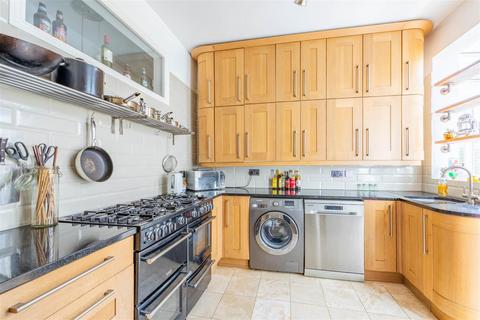 84 Valkyrie Road, Westcliff-on-sea, SS0 8AP