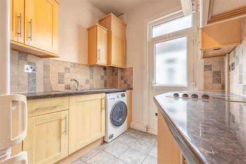 2 bedroom apartment for sale, FINCHLEY ROAD, Westcliff-On-Sea