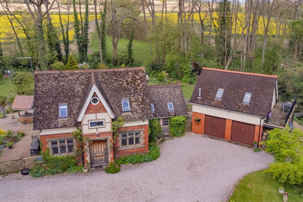Massington Lodge, Eastnor, Ledbury... 3 bed detached house for sale £