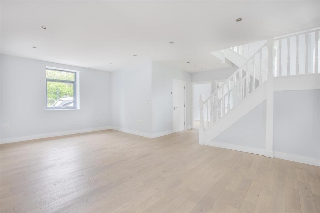 Maplefox Cottage, Wycombe Road, HP14 4 EG-12.jpg