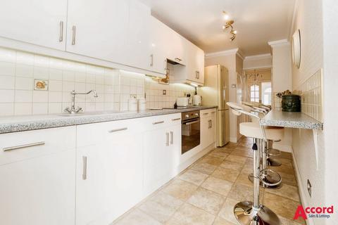 3 bedroom terraced house for sale, Heather Avenue, Romford, RM1
