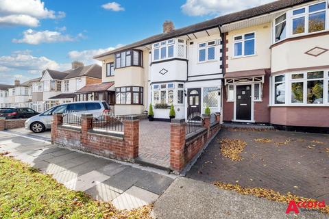 3 bedroom terraced house for sale, Heather Avenue, Romford, RM1