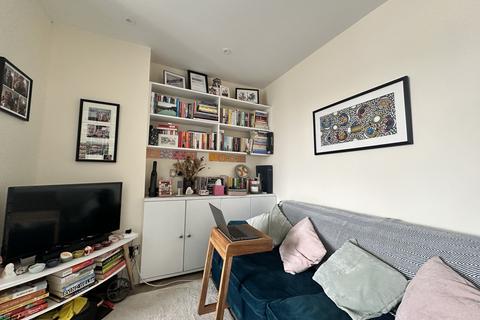 Studio for sale, POWIS SQUARE