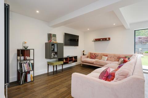 24 Burleigh Park, Cobham, KT11 2DU