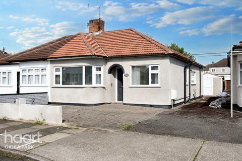 2 bedroom bungalow for sale, Cambridge Avenue, Gidea Park, RM2 6RA