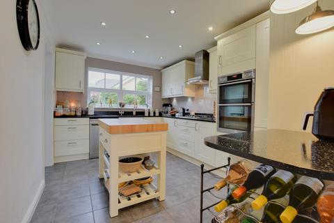 4 bedroom detached house for sale, Mirosa Drive, Maldon, Essex, CM9