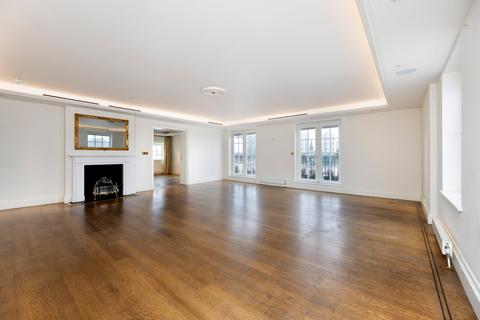 4 bedroom flat for sale, Admiral Court, London