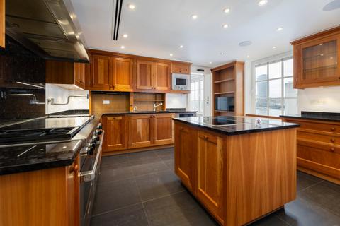 4 bedroom flat for sale, Admiral Court, London