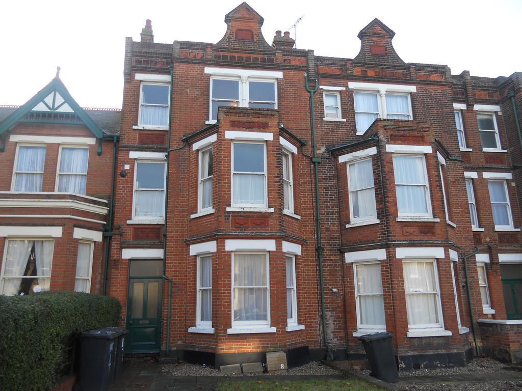 Beltinge Road Herne Bay CT6 1 bed flat £750 pcm (£173 pw)