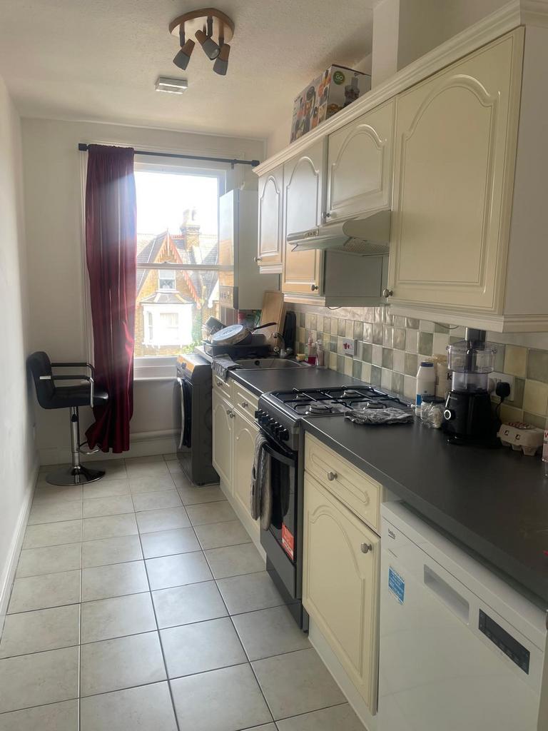 Beltinge Road Herne Bay CT6 1 bed flat £750 pcm (£173 pw)