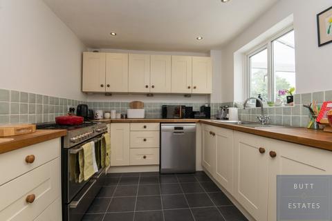 7 Grecian Way, Exeter, EX2 5PF