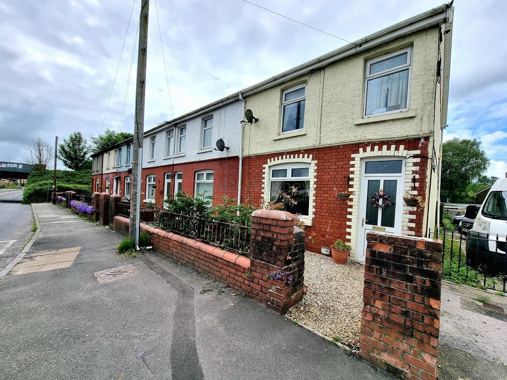 Gasworks Terrace, Brynmenyn, Bridgend... 3 bed end of terrace house for