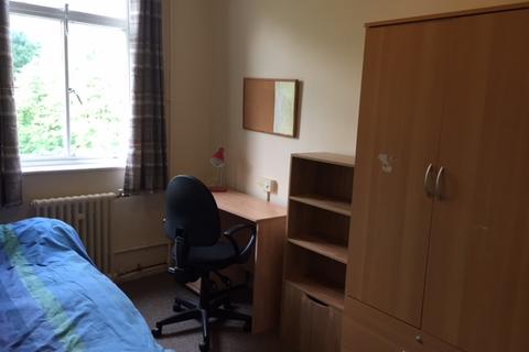 1 bedroom in a house share to rent, Demesne Road, Whalley Range, Manchester M16