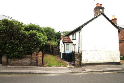 3 bedroom cottage for sale, Churchill Road, Poole BH12