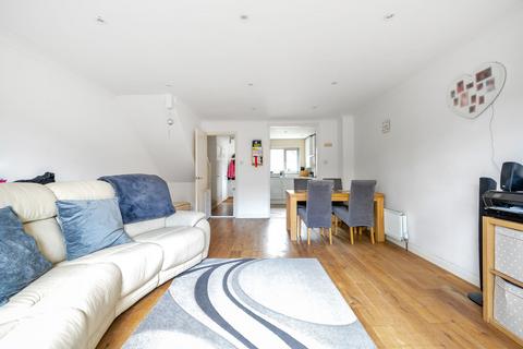 20 Gwynne Road, Caterham, CR3 5FH
