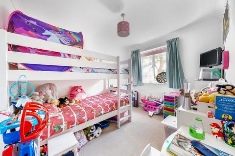 20 Gwynne Road, Caterham, CR3 5FH