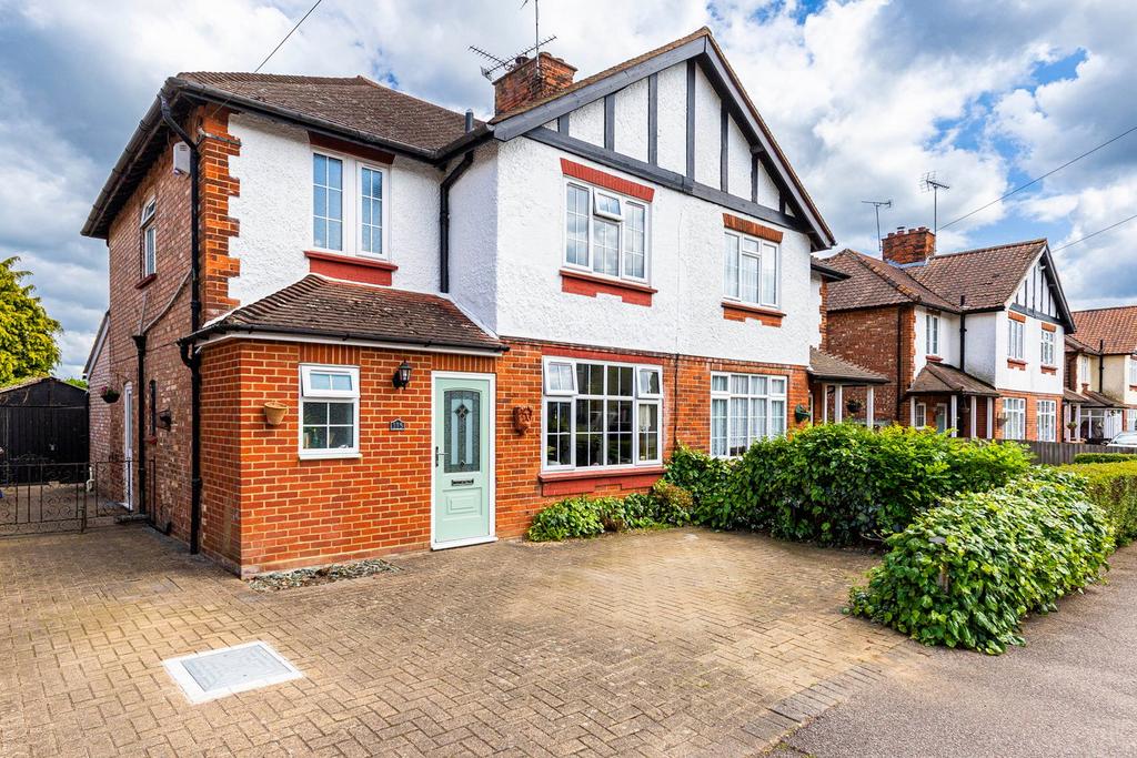 Fairview Road, Stevenage SG1 3 bed semidetached house for sale £550,000
