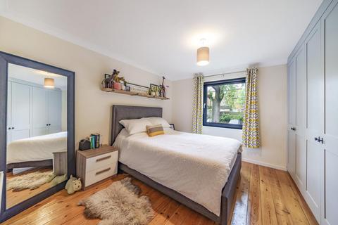 42 Cardinals Way, London, N19 3UZ