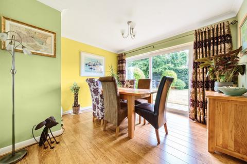 16 Brackendene Close, Woking, GU21 4ED
