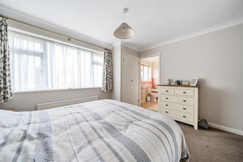 16 Brackendene Close, Woking, GU21 4ED