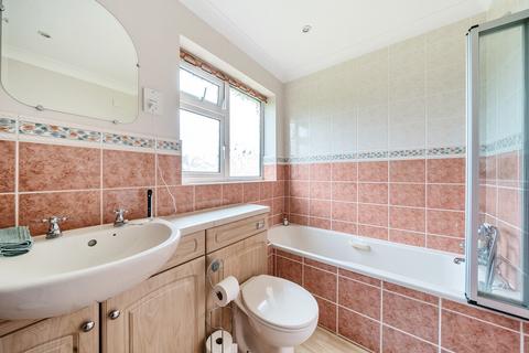 16 Brackendene Close, Woking, GU21 4ED