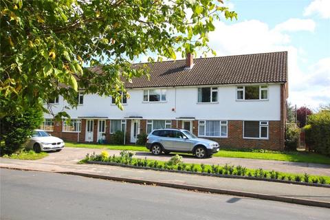 2 bedroom flat to rent, Bourne Court, Byfleet KT14