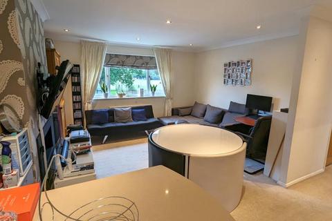 2 bedroom flat to rent, Bourne Court, Byfleet KT14