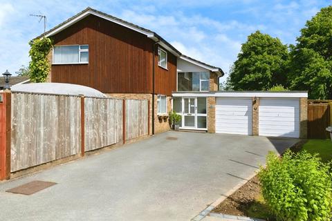 1 Iris Close, Basingstoke, RG22 5NS